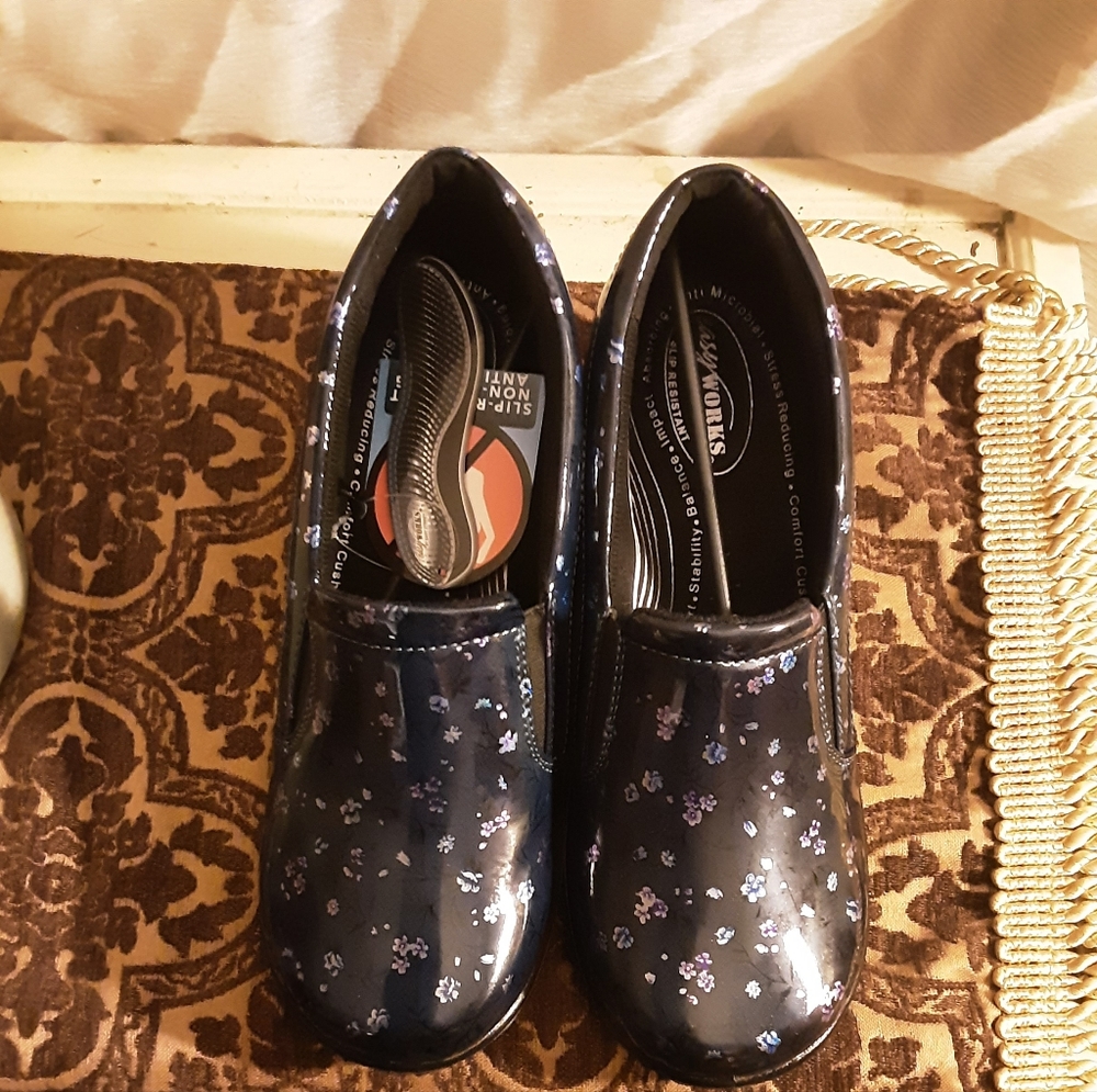 Nursing clogs